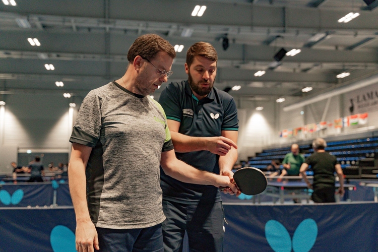 Regelmäßig werden Trainingscamps angeboten, in denen jeder unter professioneller Anleitung an seinen Fähigkeiten feilen kann (©Hennebont Ping Center)