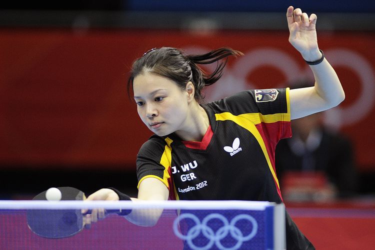 Wu Jiaduo beim Vorhand-Schupf (©dpa picture alliance)