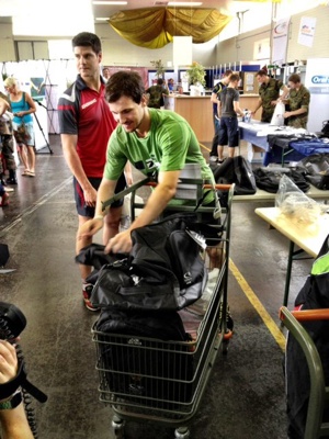 Dimitrij Ovtcharov und Timo Boll packen den Einkaufswagen voll (©facebook.com/Olympiamannschaft)