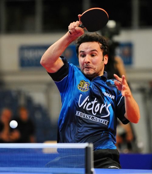 Bojan Tokic beim Vorhand-Topspin (©Roscher)