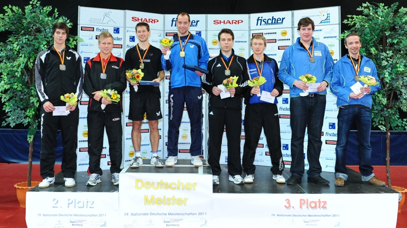 Siegerehrung Herren-Doppel (v.l.): Patrick Franziska, Philipp Floritz, Bastian Steger, Lars Hielscher, Jörg Schlichter, Alexander Flemming, Erik Bottroff, Thomas Brosig (© Roscher)