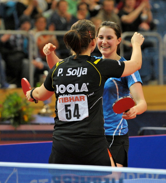 Deutsche Meisterinnen im Damendoppel: Sabine Winter und Petrissa Solja setzen sich im Finale gegen Shan Xiaona und Zhenqi Barthel durch. Diese Paarung wird uns im weiteren Verlauf des Jahres noch einmal begegnen (@Roscher)