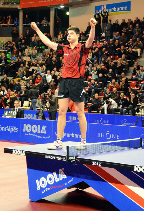 Dima 'tanzt' auf dem Tisch: Ovtcharov entscheidet das Europe Top 12-Turnier für sich (©Roscher)