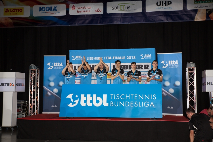 Für Ochsenhausen blieb nur Platz zwei. Die Verlierer des Finals bedankten sich trotzdem bei den Fans und Zuschauern. (©Fabig)