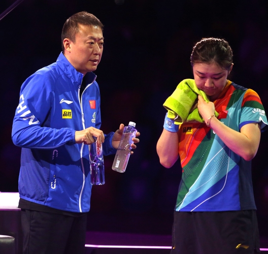 Chen Meng wird von einer wahren Legende beraten. Ma Lin durfte wie sein Schützling schon einmal Einzelgold bei Olympischen Spielen feiern. In Frankfurt erfüllte das Gespann nicht die hohen Erwartungen (©Gohlke)