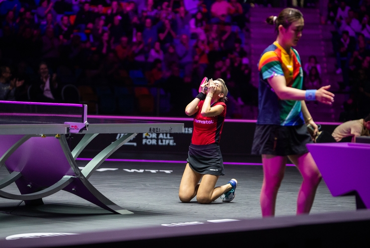 Auch Bernadette Szöcs durfte sich über ihren erneuten Sieg gegen die Olympiasiegerin Chen Meng freuen. (©Gohlke)