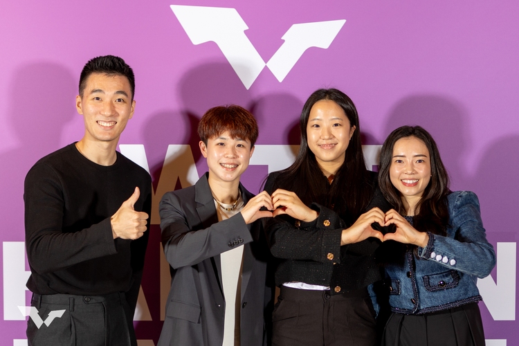 Viel Liebe im koreanischen Team: Lee Sangsu, Joo Cheonhui, Shin Yubin und Jeon Jihee (©ITTF)