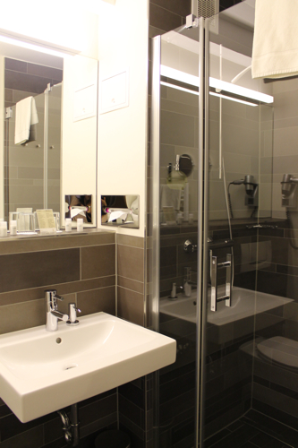 Modern, sauber und gepflegt - Auch im Badezimmer gibt's nichts zu meckern (©Hu)