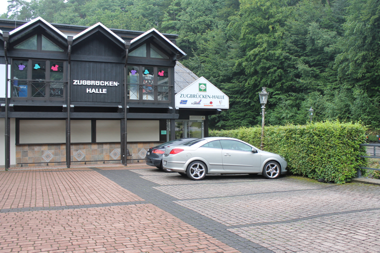 Doch unsere Trainingstesterin soll natürlich nicht nur das Hotel testen, sondern auch die Tischtennisschule (©Hu)