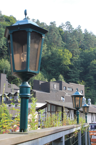 Am nächsten Tag finden sich alle Materialfreunde auf der Hotelterrasse ein (©Hu)