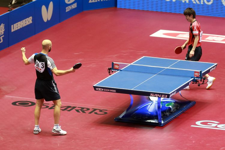 ....setzte sich gegen Japan völlig überraschend mit 3:2 durch…. (©ITTF/Rémy Gros)