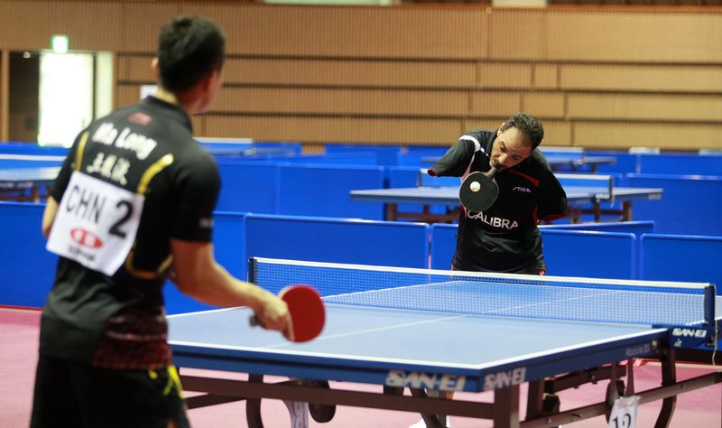 ...eine kleine Trainingssession mit dem Weltranglistenzweiten Ma Long...(©ITTF/Rémy Gros)