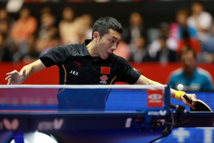 Xu Xin und das chinesische Team schlugen Russland und Österreich... (©ITTF/Rémy Gros)