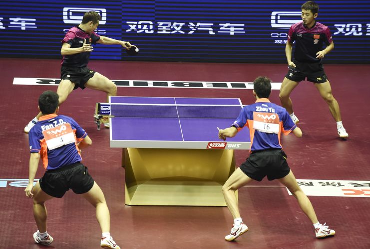 …auf ihre Landsleute Fan Zhendong und Zhou Yu. Mit 4:2 siegten Xu und Zhang… (©Stosik)