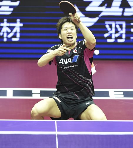Im letzten Viertelfinale der Herren bekam es Jun Mizutani…. (©Stosik)