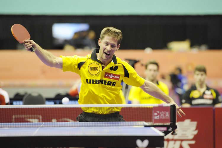 Zur gleichen Zeit mussten die Herren im ersten Spiel des Turniers gegen Dänenmark ran - und das ohne den erkälteten Timo Boll. Für ihn spielte Bastian Steger an Position eins.. (©Stosik)