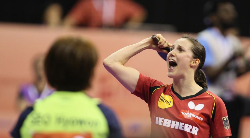 Sabine Winter hatte Deutschland im Achtelfinale gegen Südkorea mit 1:0 in Führung gebracht, durch einen 3:0-Erfolg zogen unsere Damen ins Viertelfinale ein. Dort unterlag man am Abend Japan, das man in der Vorrunde überraschend bezwungen hatte. Ingesamt also ein tolles Turnier von Winter und Co. (©Stosik)