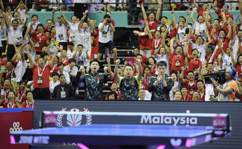 Weil auch Zhang Jike im Anschluss gegen Yuya Oshima gewinnen konnte (3:1), durften sich - wenig überraschend - auch die Herren über den 20. WM-Titel freuen. 