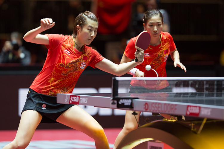 Doch die WM war damit noch nicht beendet. Ding Ning und Liu Shiwen trafen im Damen-Doppel-Finale... (©Fabig)