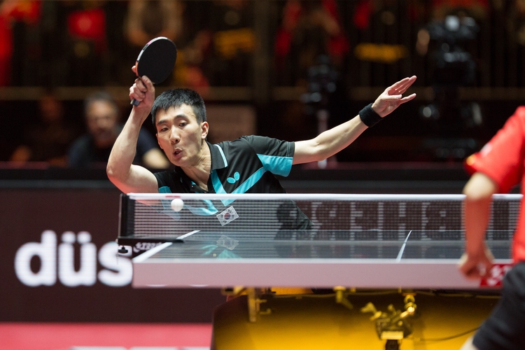 Im zweiten Halbfinale forderte der Zhang Jike-Bezwinger Lee Sangsu... (©Fabig)