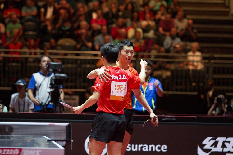 Doch auch wenn die Japaner insgesamt nur drei Punkte weniger holten als Xu Xin und Fan Zhendong, siegten die Chinesen mit einem auf dem Papier zu deutlichen 4:1 (©Fabig)