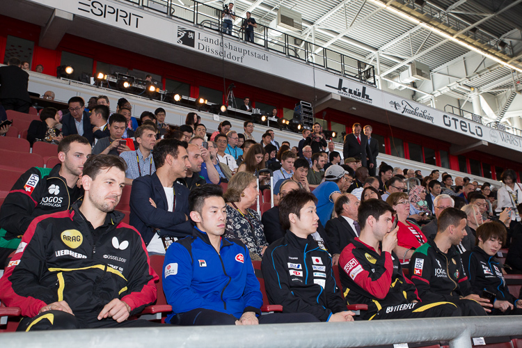 Timo Boll, Wong Chun Ting, Jun Mizutani und Dimitrij Ovtcharov warten gespannt auf die Auslosung (©Fabig)