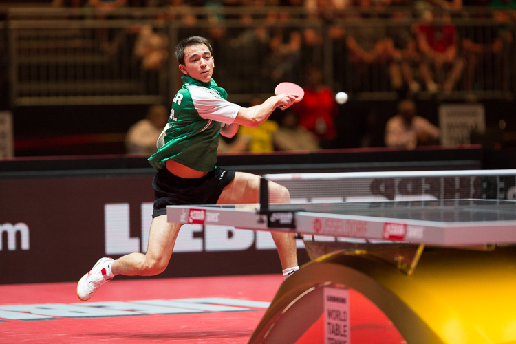 Hugo Calderano mit flatterndem Trikot im Sprung: ein dynamisches und actionreiches Bild (©Fabig)