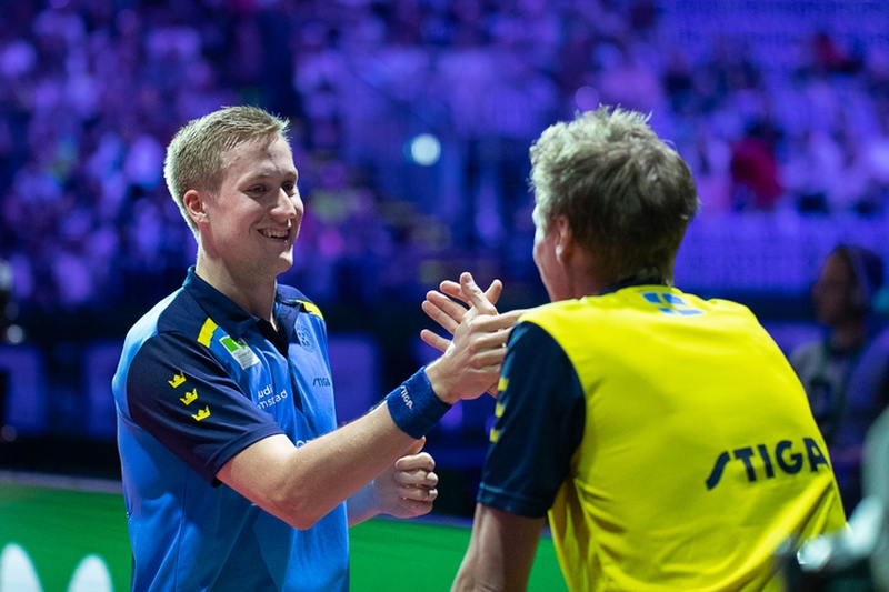 Erster Gratulant war wieder Coach Jörgen Persson. (©Thomas)