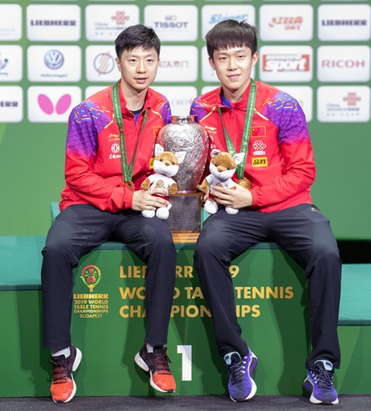 Der Pokal ging also an die beiden Chinesen Ma und Wang. (©Thomas)