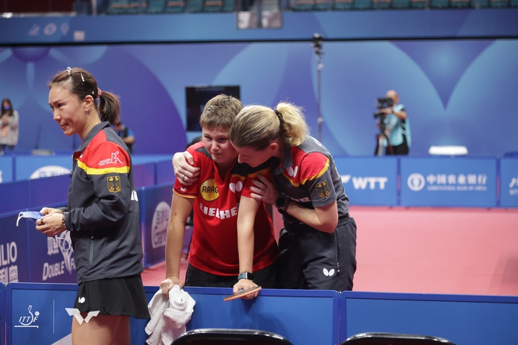 Nina Mittelham kamen nach der gewonnenen Bronzemedaille gar die Tränen (©ITTF)