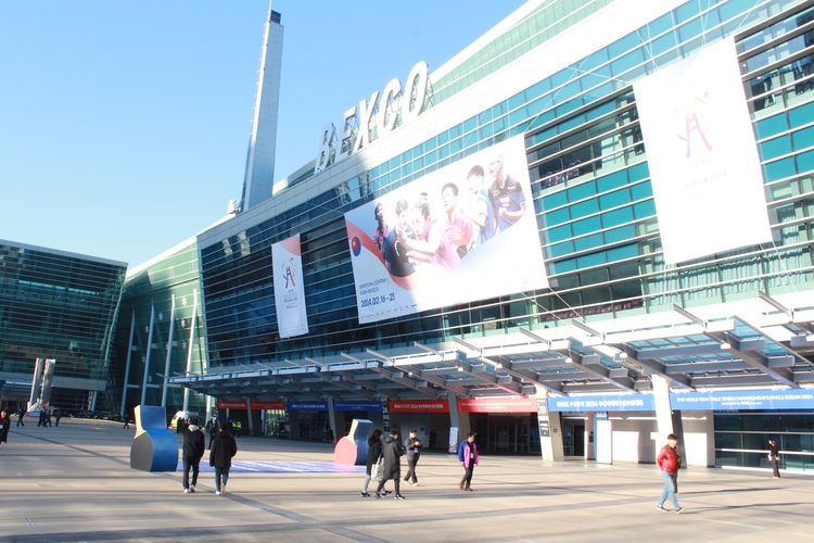 Das BEXCO Exhibition and Convention Center, wo die WM stattfindet, ist, wie der Name schon sagt, ein großes Messegelände (©Schäbitz)