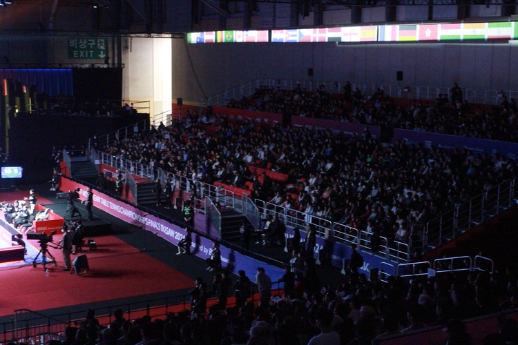 Am zweiten Turniertag, an dem auch die Eröffnungsfeier stattfand, waren die Ränge schon einmal gut gefüllt. (©Schäbitz)