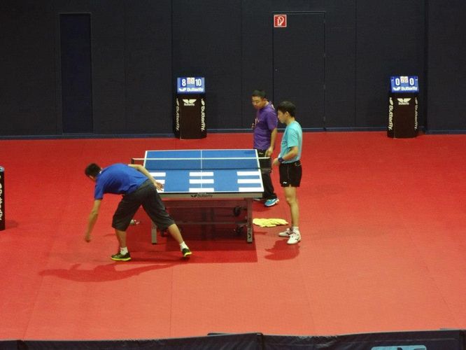 Spezielles Aufschlagtraining: Diese neun Papierflächen müssen getroffen werden (©Tabletennisdaily.co.uk)