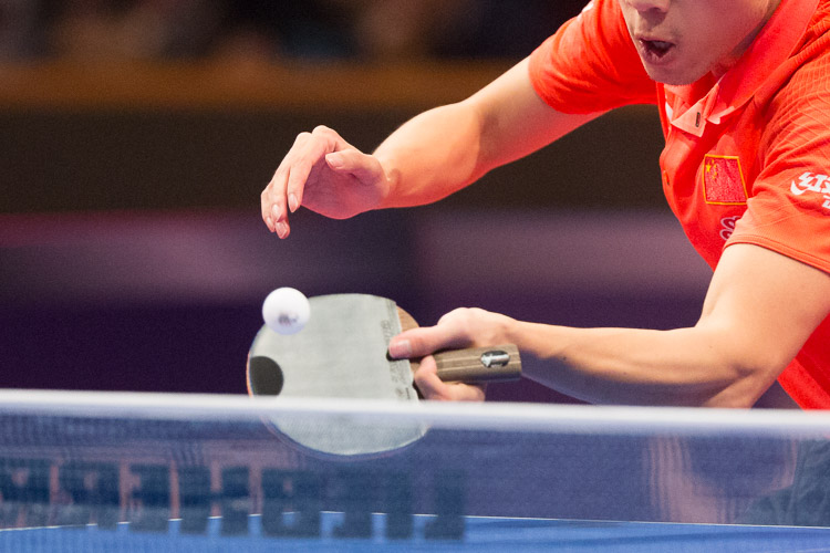 Xu Xin ist einer der wenigen Topspieler, die noch auf den Penholdergriff setzen (©Fabig)