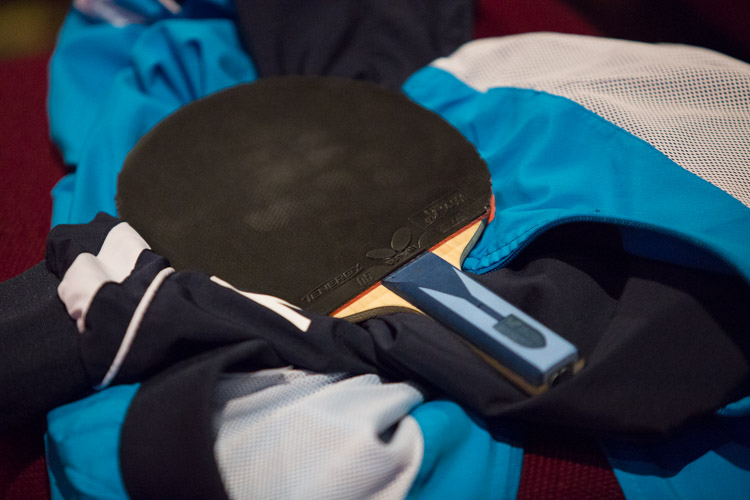 Bei seinem Gegner Timo Boll kann man auf dem Belag ablesen, dass sein Balltreffpunkt selbst im Showkampf sehr mittig war (©Fabig)