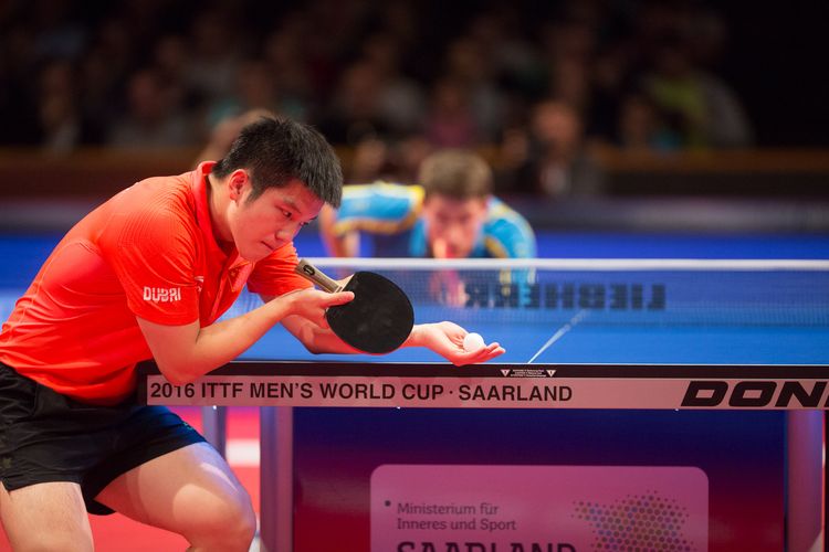 Los ging es am letzten Wettkampftag in Saarbrücken mit den Halbfinals. Im ersten Spiel der Vorschlussrunde standen sich Fan Zhendong und Kristian Karlsson gegenüber. (@Fabig)