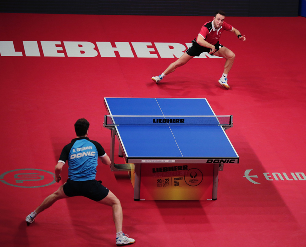 Nun waren alle Augen auf die Partie von Dimitrij Ovtcharov gegen Simon Gauzy gerichtet. (©ITTF)